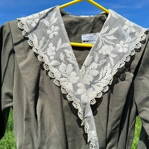 Vintage Lace Collar Sleeved Dress